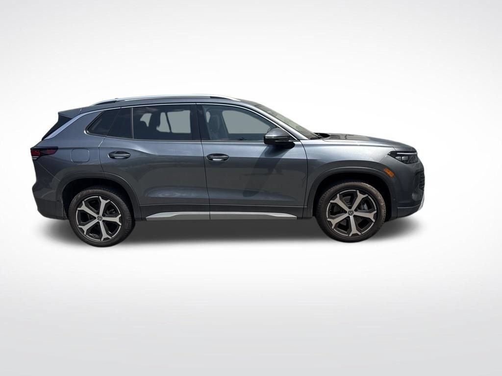 Used 2026 Volkswagen Tiguan SE AWD/4WD image 7