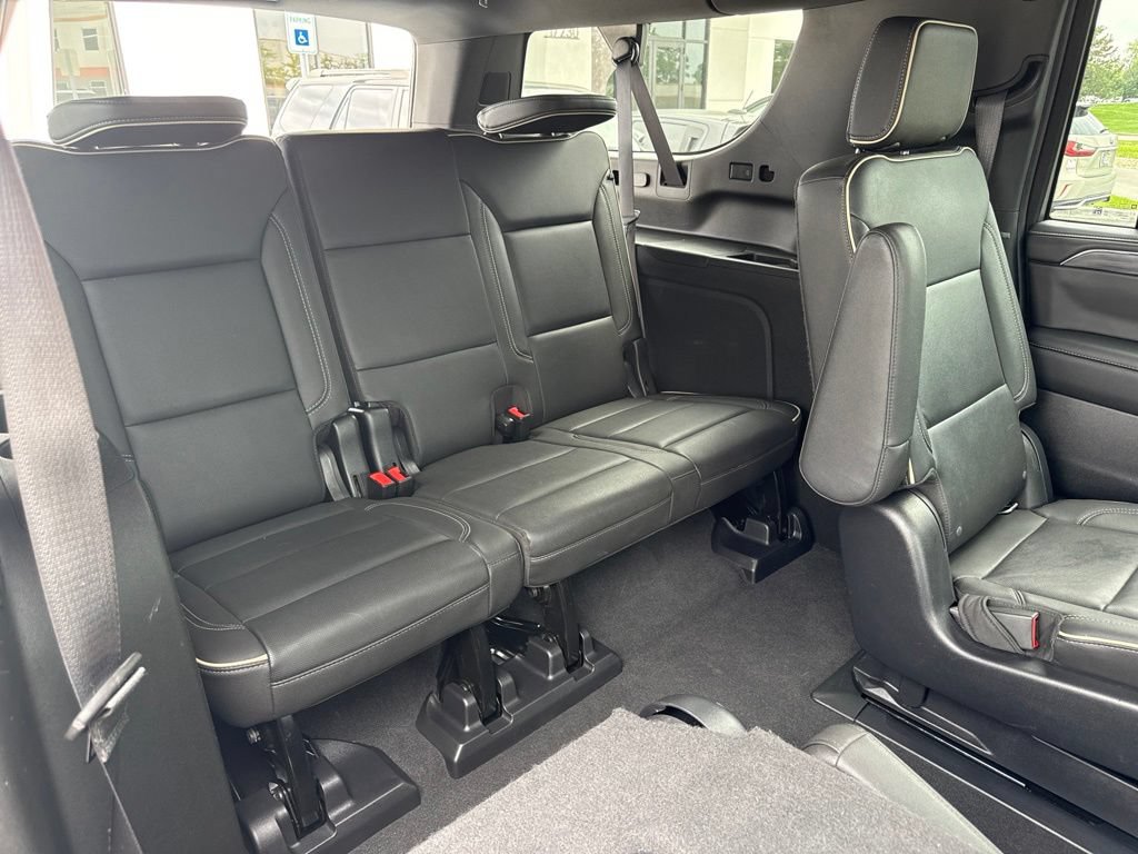Used 2022 GMC Yukon XL SLT w/ SLT Premium Package AWD/4WD image 14