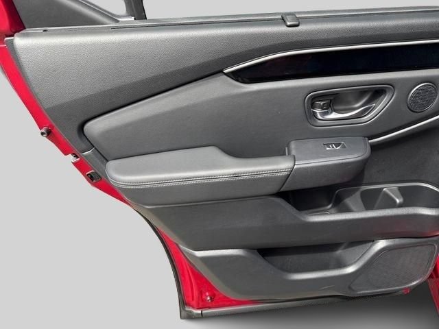 Certified 2025 Honda Pilot Touring image 17