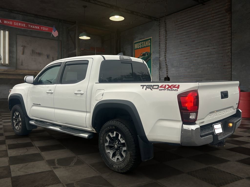 Used 2019 Toyota Tacoma TRD Off-Road image 4
