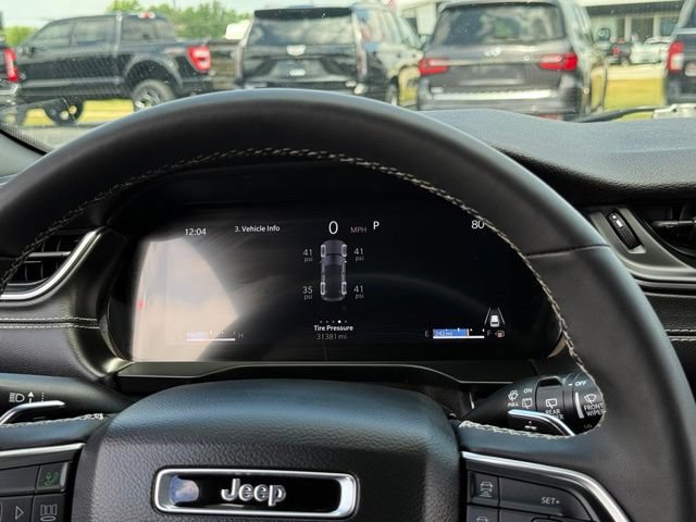 Used 2025 Jeep Grand Cherokee Altitude AWD/4WD image 7
