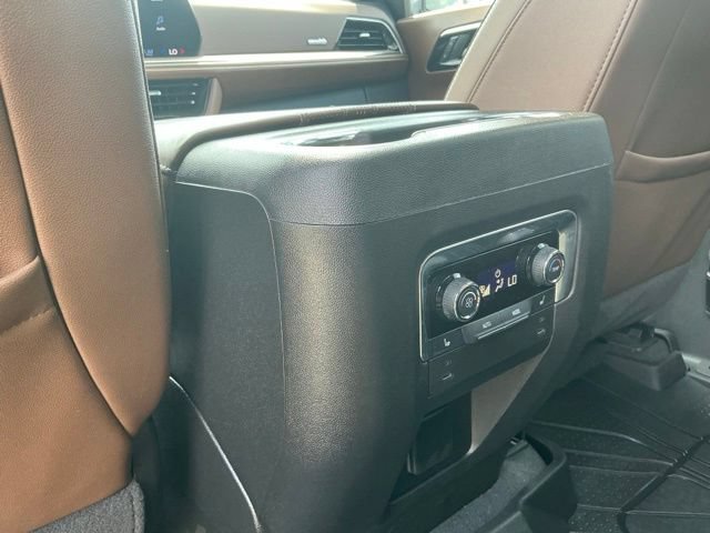 Used 2025 Chevrolet Suburban High Country AWD/4WD image 39