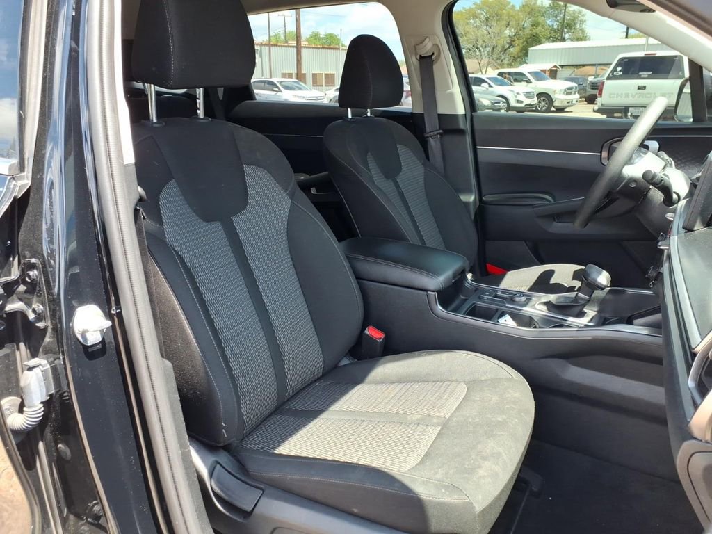 Used 2025 Kia Sorento LX image 14