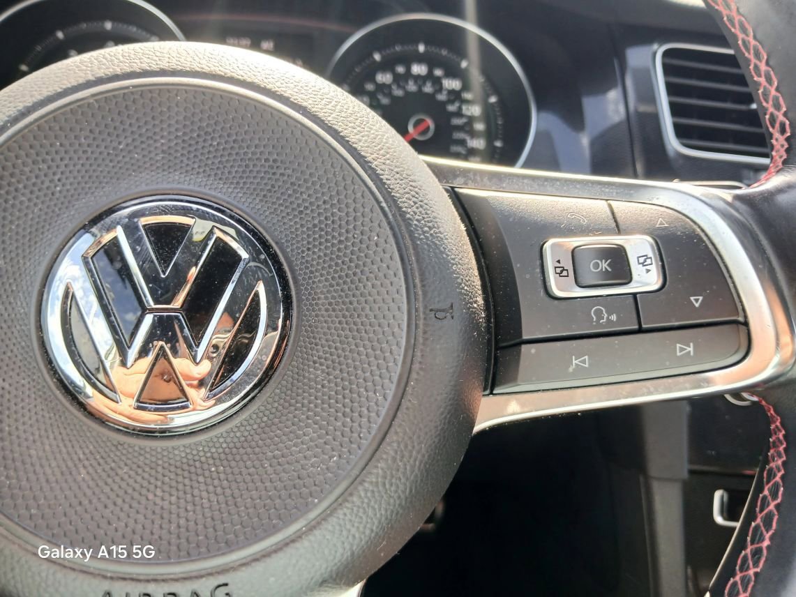 Used 2017 Volkswagen GTI SE FWD image 31