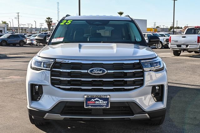 Used 2025 Ford Explorer Active w/ Active Comfort Package image 2