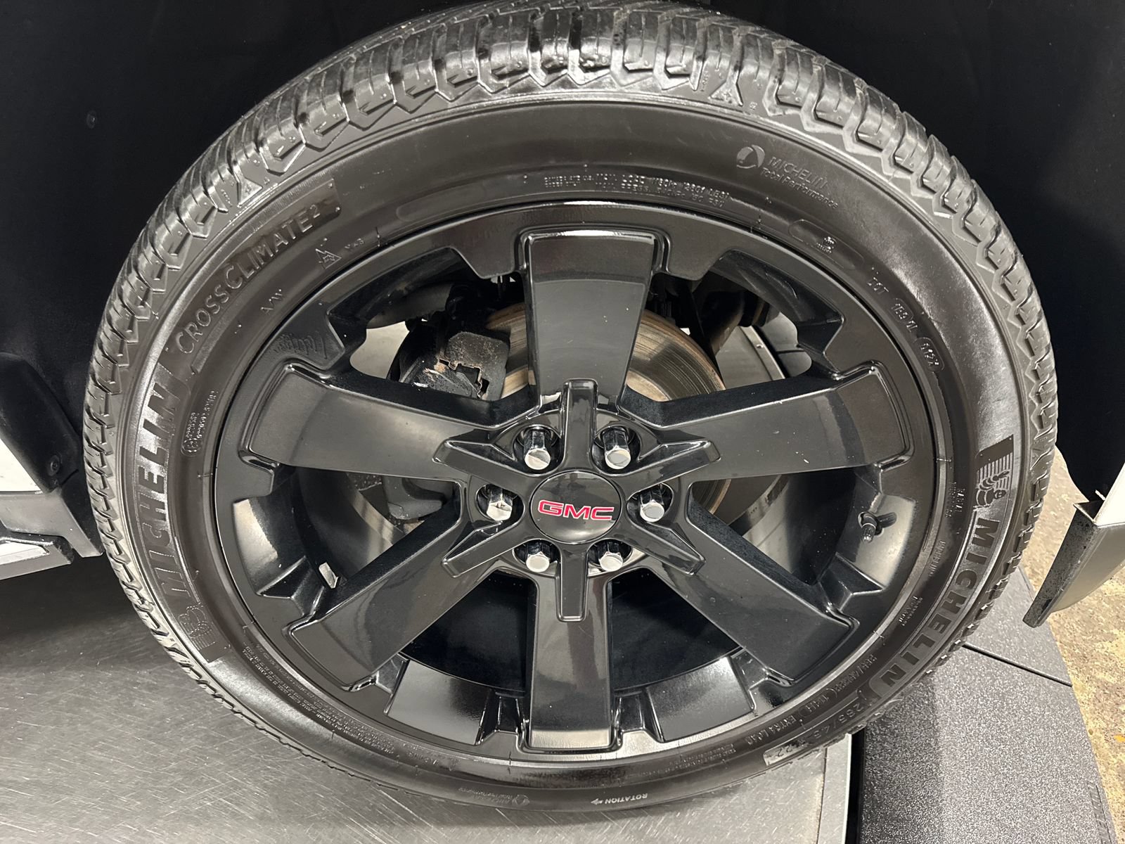Used 2020 GMC Yukon XL SLT w/ Open Road Package AWD/4WD image 14
