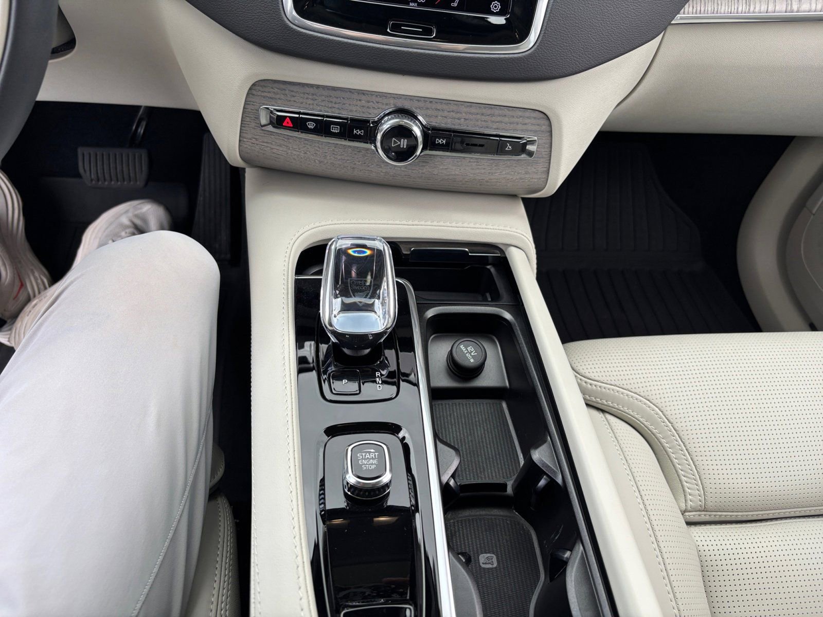 New 2025 Volvo XC90 B6 Ultra w/ Lounge Package image 11