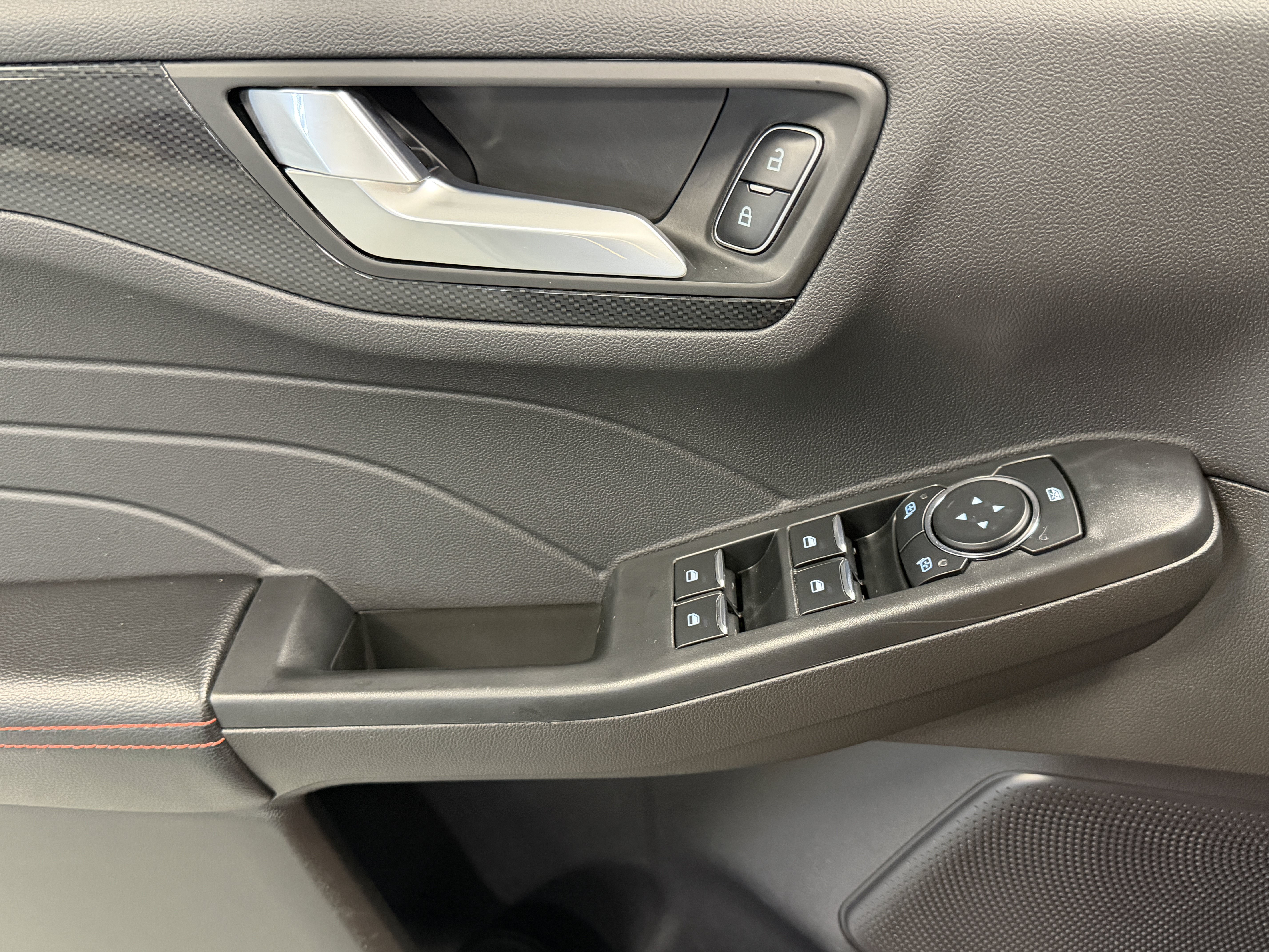 Used 2024 Ford Escape ST-Line w/ Tech Pack #1 AWD/4WD image 18