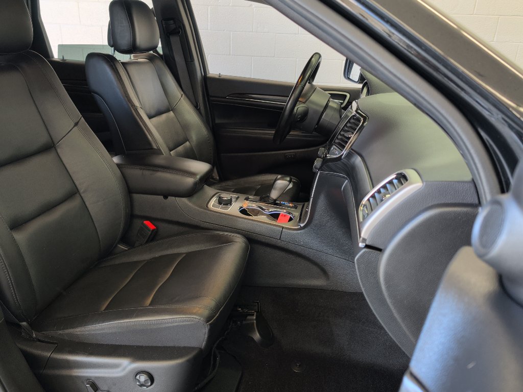 Used 2022 Jeep Grand Cherokee Limited w/ Tech Group AWD/4WD image 19