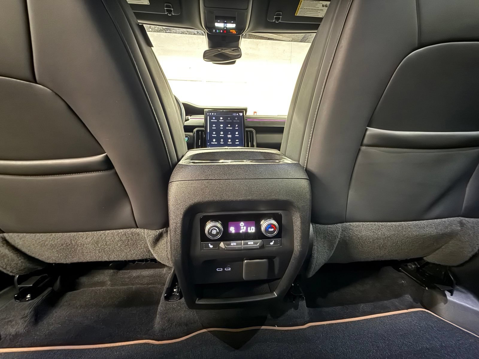 Used 2024 GMC Acadia AT4 w/ Luxury Package AWD/4WD image 16
