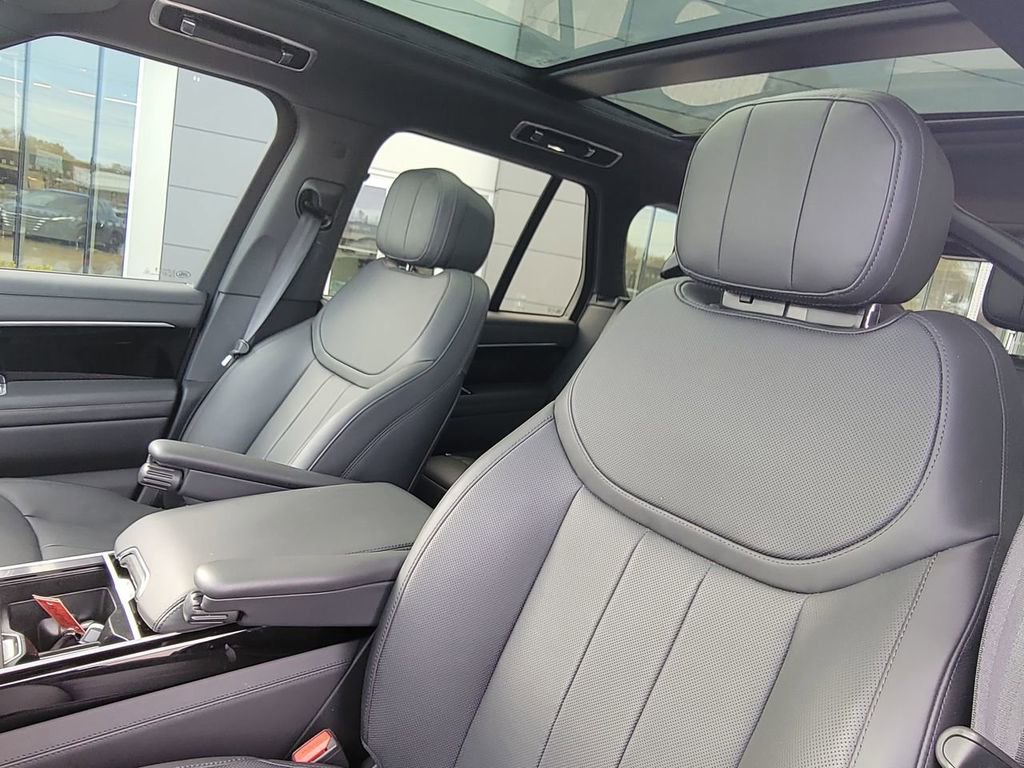Used 2025 Land Rover Range Rover SE AWD/4WD image 26