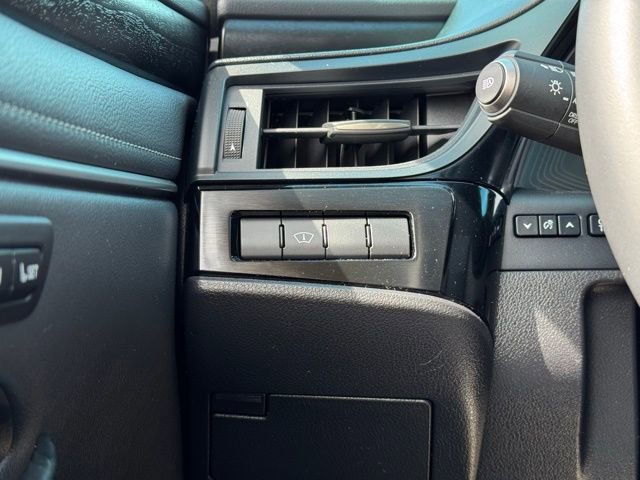 Used 2025 Lexus ES 300h w/ Premium Package FWD image 34