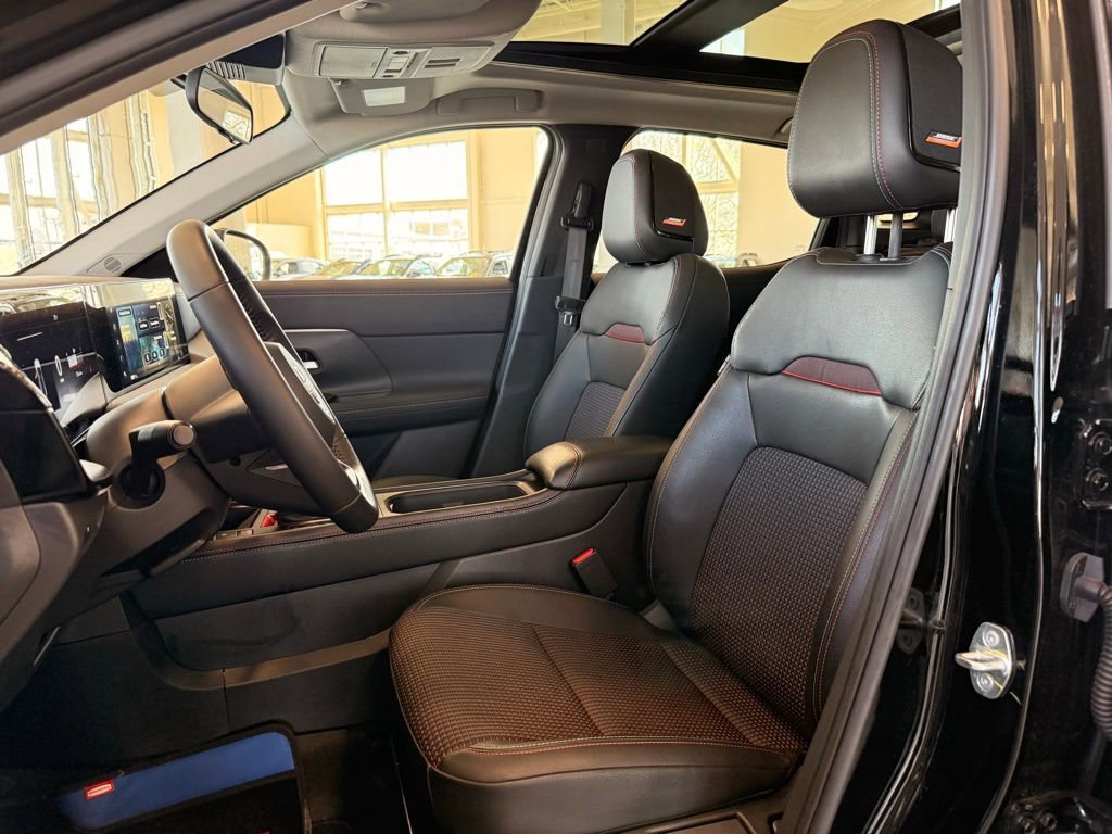 Used 2025 Nissan Kicks SR w/ SR Premium Package image 9