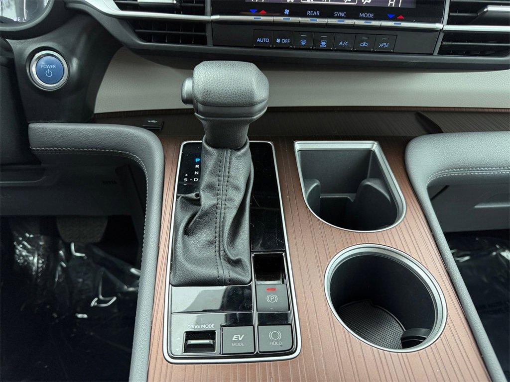 Used 2024 Toyota Sienna LE image 17