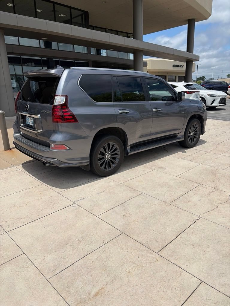 Used 2022 Lexus GX 460 Luxury w/ Sport Design Package AWD/4WD image 9