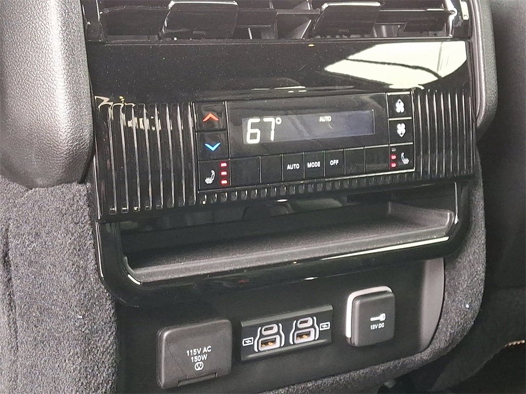 Used 2023 Jeep Wagoneer Series III w/ Preferred Equipment Group image 14