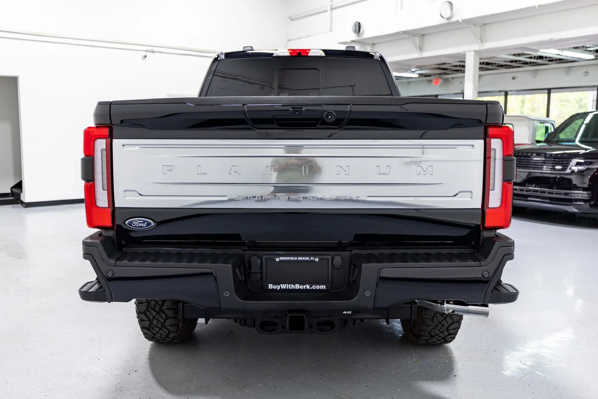 Used 2025 Ford F350 Platinum w/ Platinum Plus Package AWD/4WD image 17