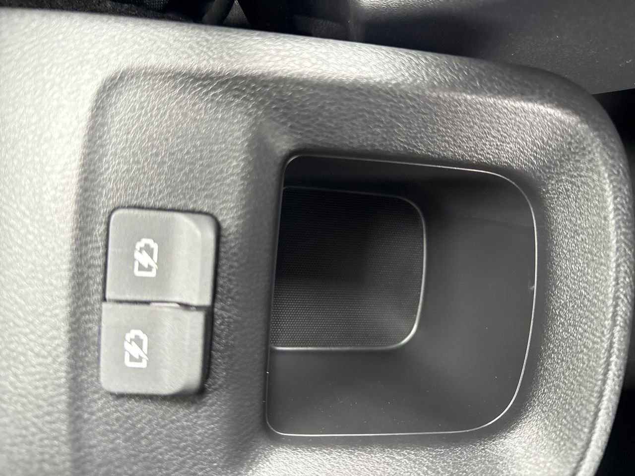 Used 2024 Nissan Kicks S image 27