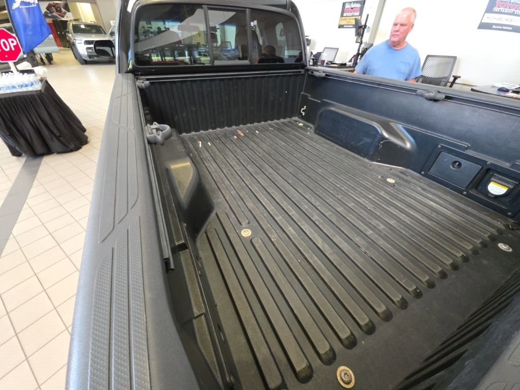 Used 2015 Toyota Tacoma PreRunner w/ TRD Off-Road Package RWD image 9