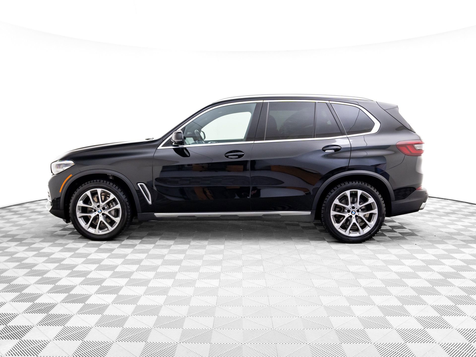 Used 2023 BMW X5 xDrive40i w/ Premium Package image 2