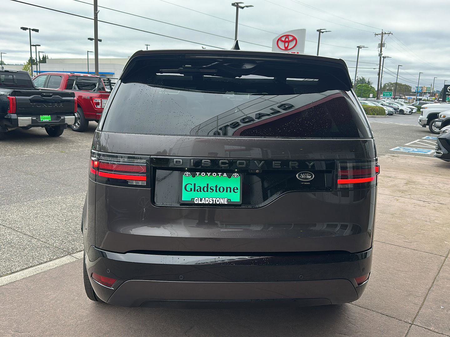 Used 2021 Land Rover Discovery HSE R-Dynamic AWD/4WD image 4