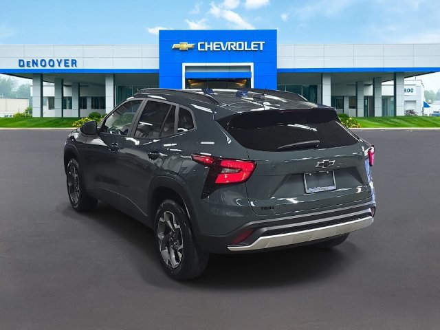 New 2026 Chevrolet Trax LT w/ Driver Confidence Package FWD image 8