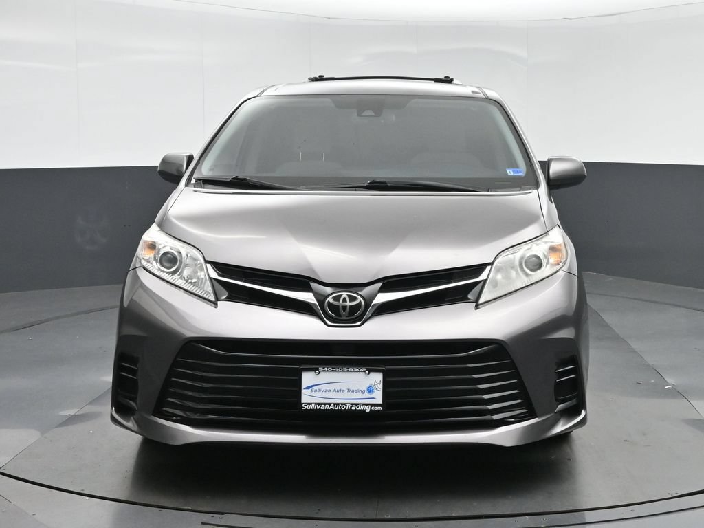 Used 2018 Toyota Sienna LE w/ Carpet Mat Package FWD image 2