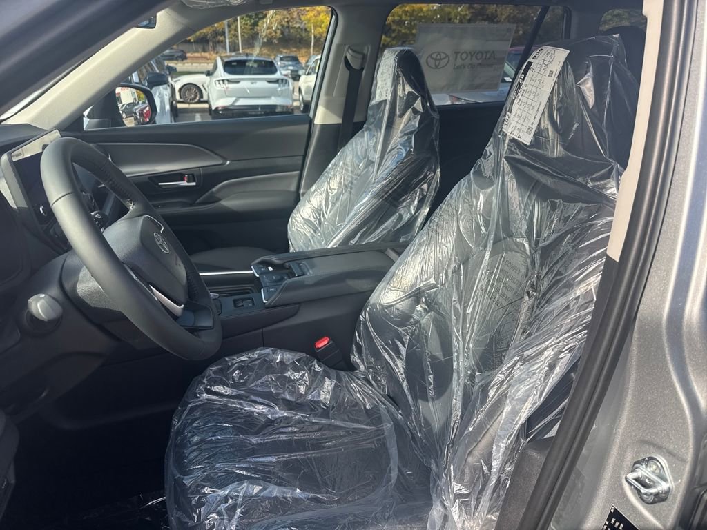 New 2026 Toyota Grand Highlander XLE image 18