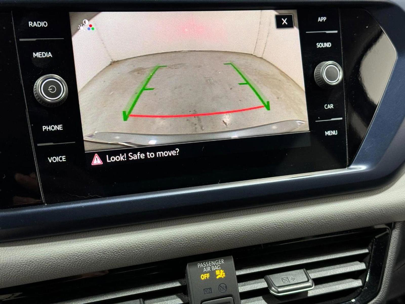 Used 2022 Volkswagen Taos SE image 32