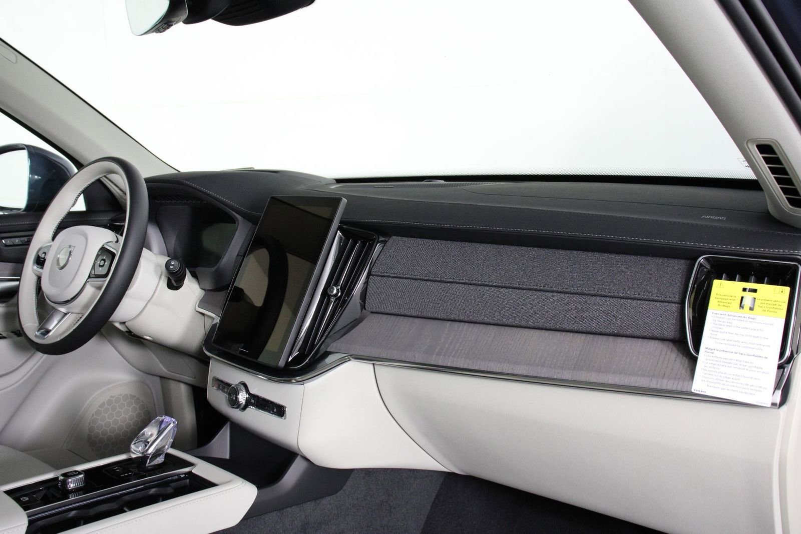 New 2026 Volvo XC90 T8 Ultra w/ Protection Package Premier image 9