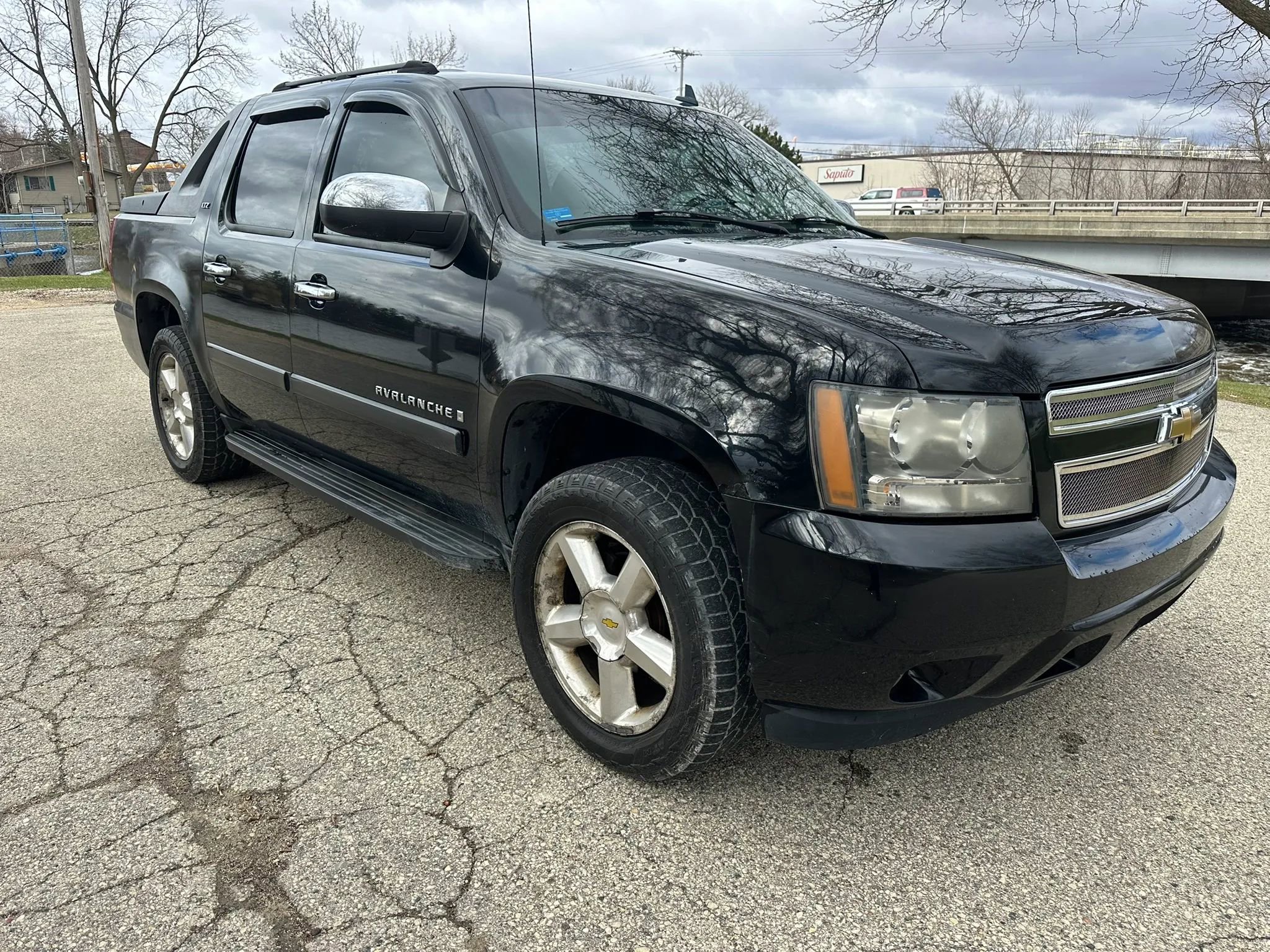 Used 2007 Chevrolet Avalanche LTZ w/ LTZ Preferred Equipment Group AWD/4WD image 3