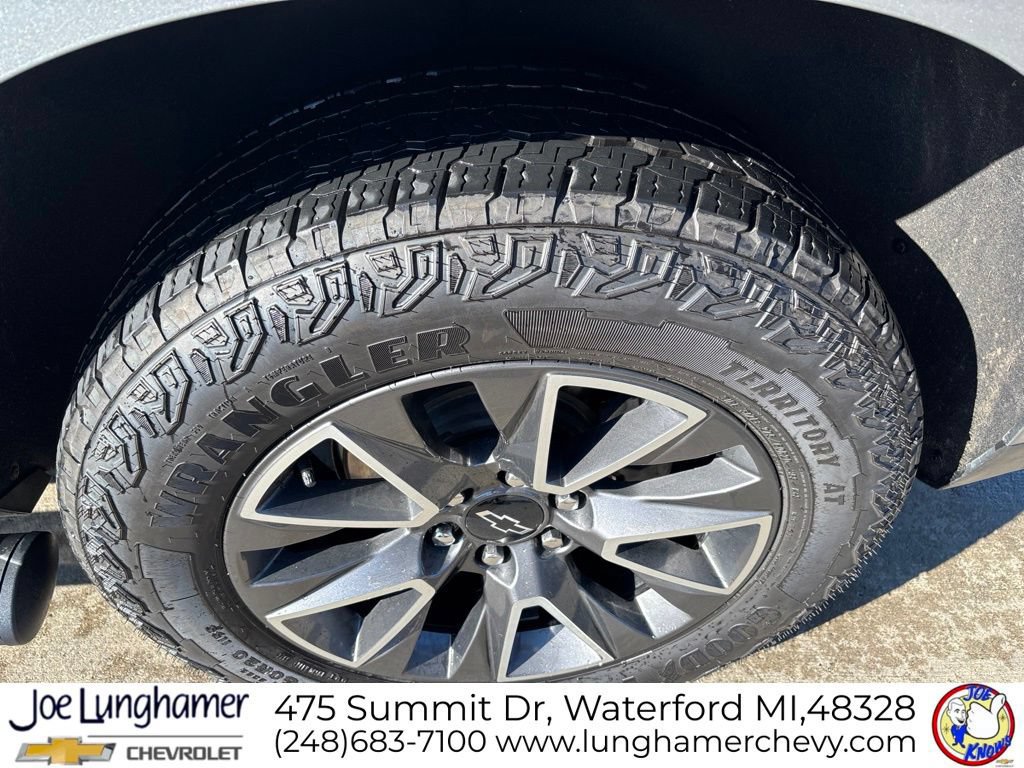 Used 2024 Chevrolet Tahoe Z71 w/ Luxury Package AWD/4WD image 12