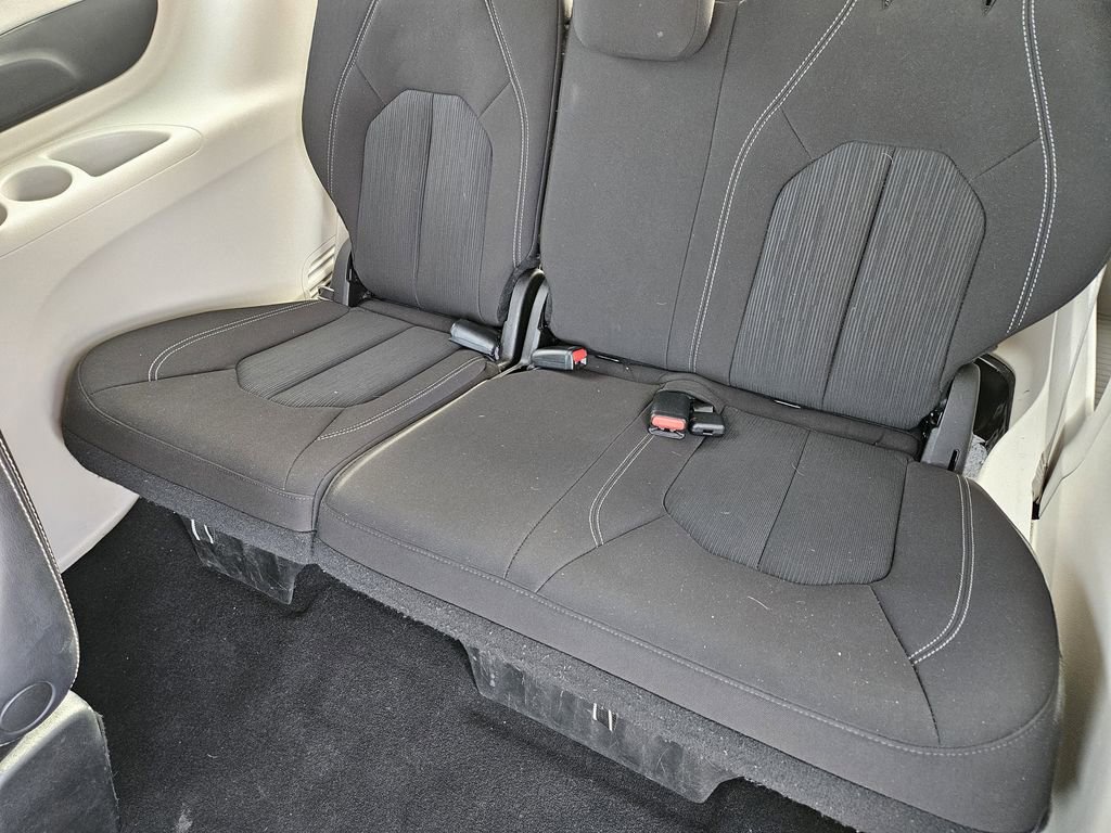 Used 2023 Chrysler Voyager LX image 20