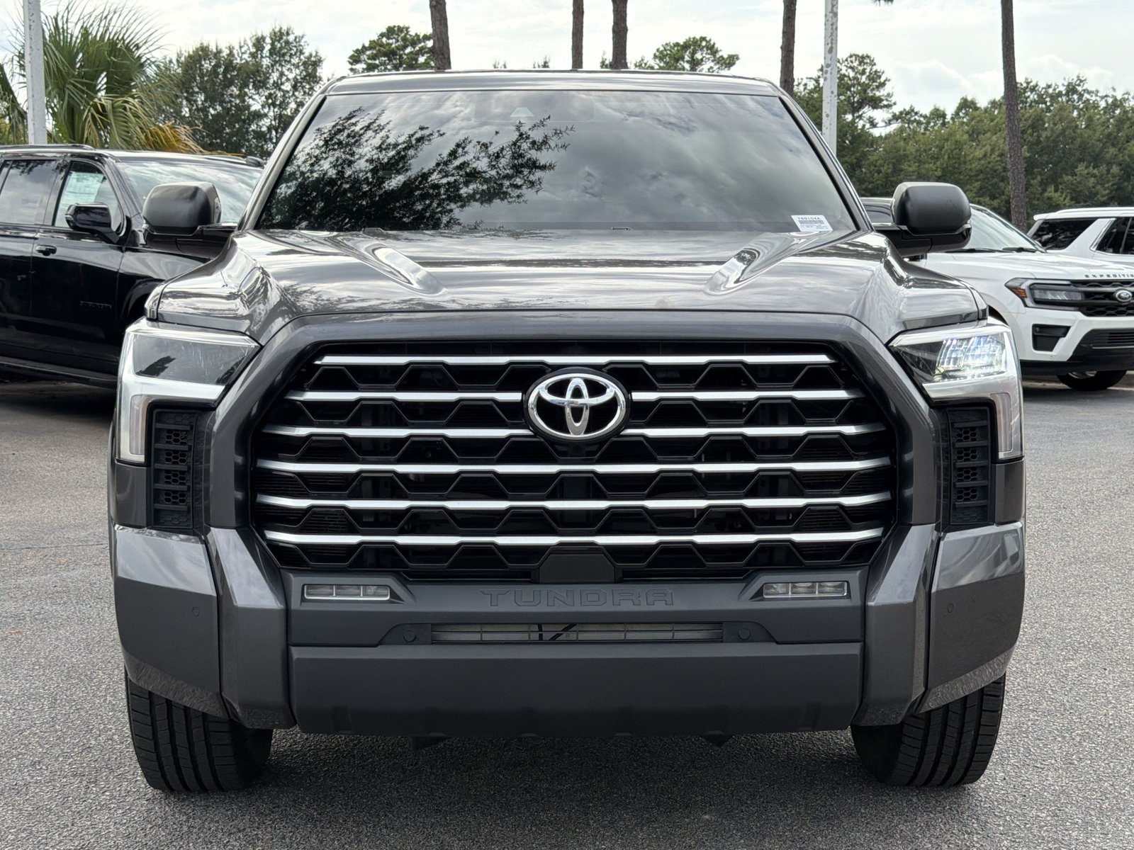 Used 2022 Toyota Tundra SR5 w/ SR5 Premium Package RWD image 6
