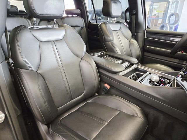 Used 2023 Jeep Wagoneer Base w/ Premium Group I image 15