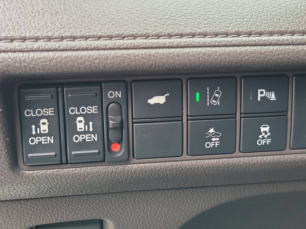 Used 2018 Honda Odyssey Elite image 16
