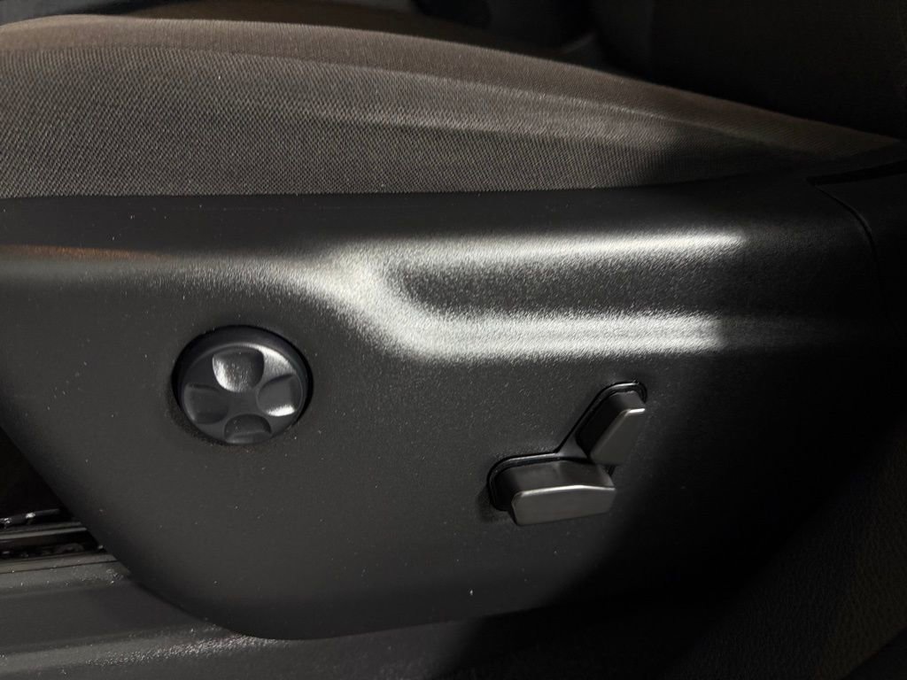 Used 2021 Jeep Grand Cherokee Laredo w/ Security & Convenience Group image 23