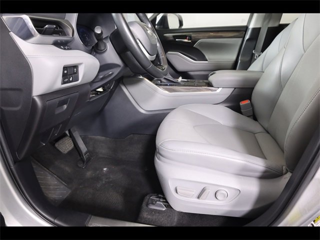 Used 2023 Toyota Highlander Limited image 23