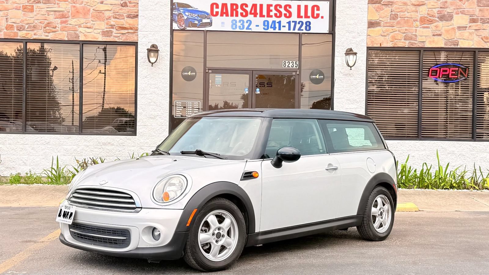 Used 2011 MINI Cooper Clubman FWD image 2