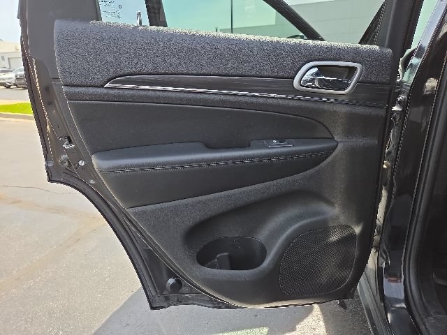 Used 2019 Jeep Grand Cherokee Limited AWD/4WD image 12