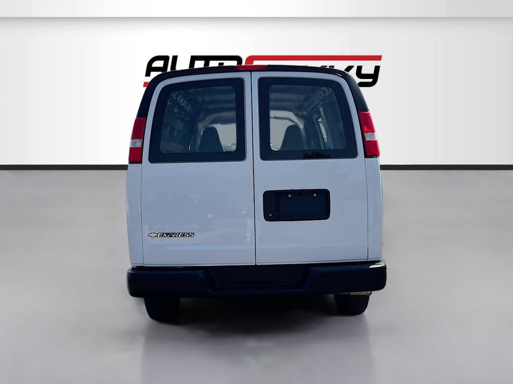 Used 2024 Chevrolet Express 2500 w/ Driver Convenience Package RWD image 6