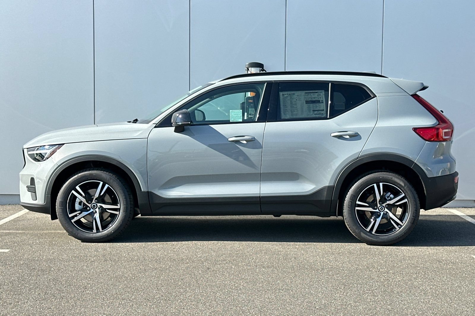 Certified 2026 Volvo XC40 B4 Core w/ Climate Package FWD image 2