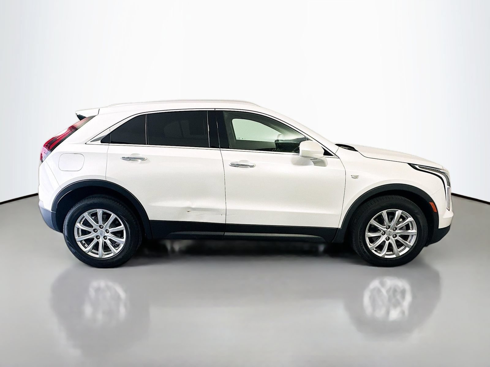 Used 2020 Cadillac XT4 Luxury w/ Cold Weather Package AWD/4WD image 8