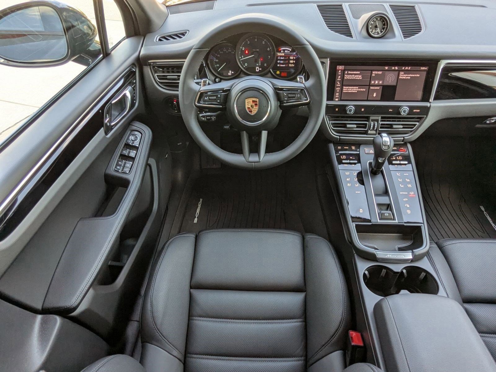 Certified 2026 Porsche Macan AWD/4WD image 15