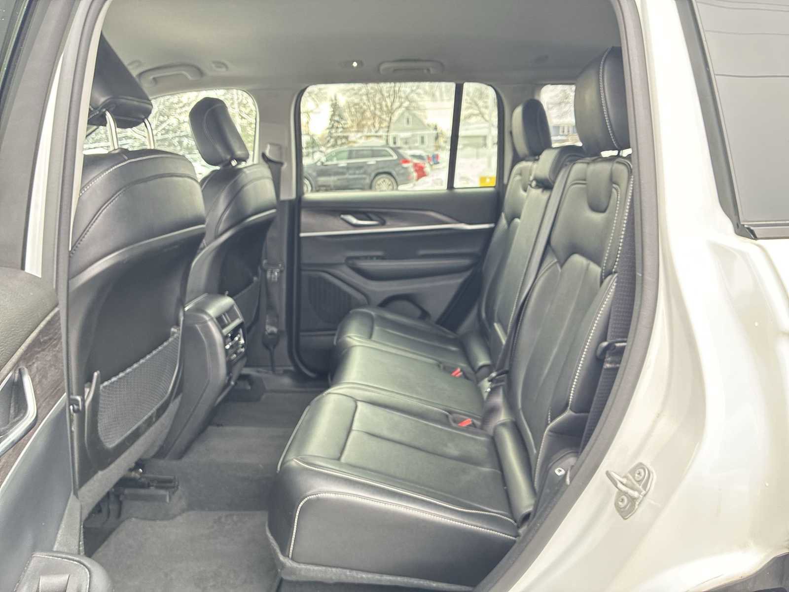 Used 2023 Jeep Grand Cherokee Limited image 25