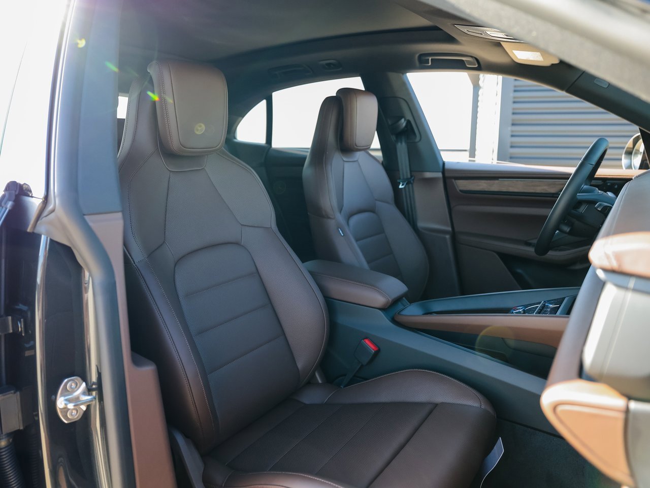 New 2025 Porsche Macan 4 Electric image 28