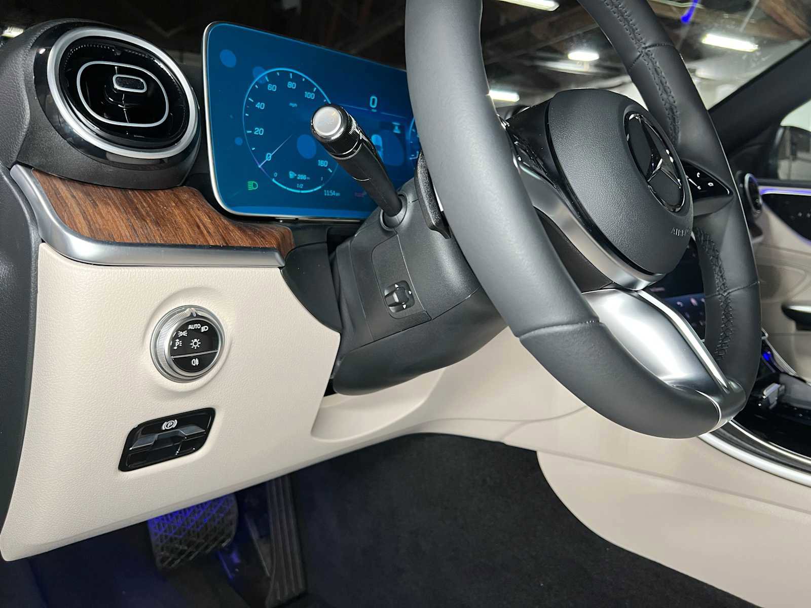 Used 2025 Mercedes-Benz C 300 4MATIC Sedan image 26