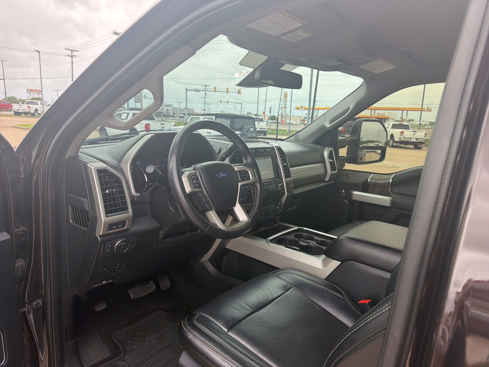 Used 2019 Ford F250 Lariat w/ Lariat Ultimate Package image 9
