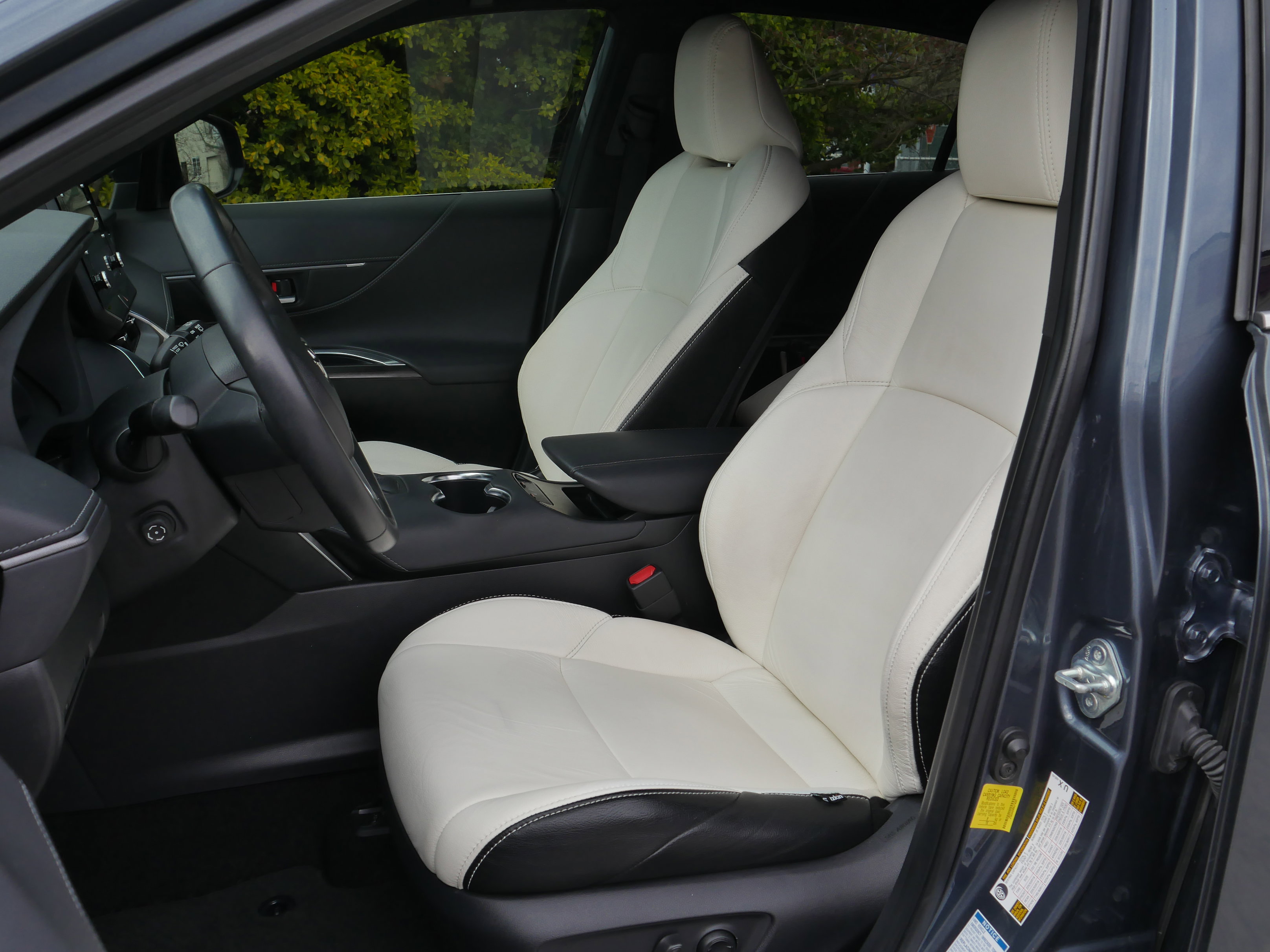 Used 2022 Toyota Venza XLE AWD/4WD image 32