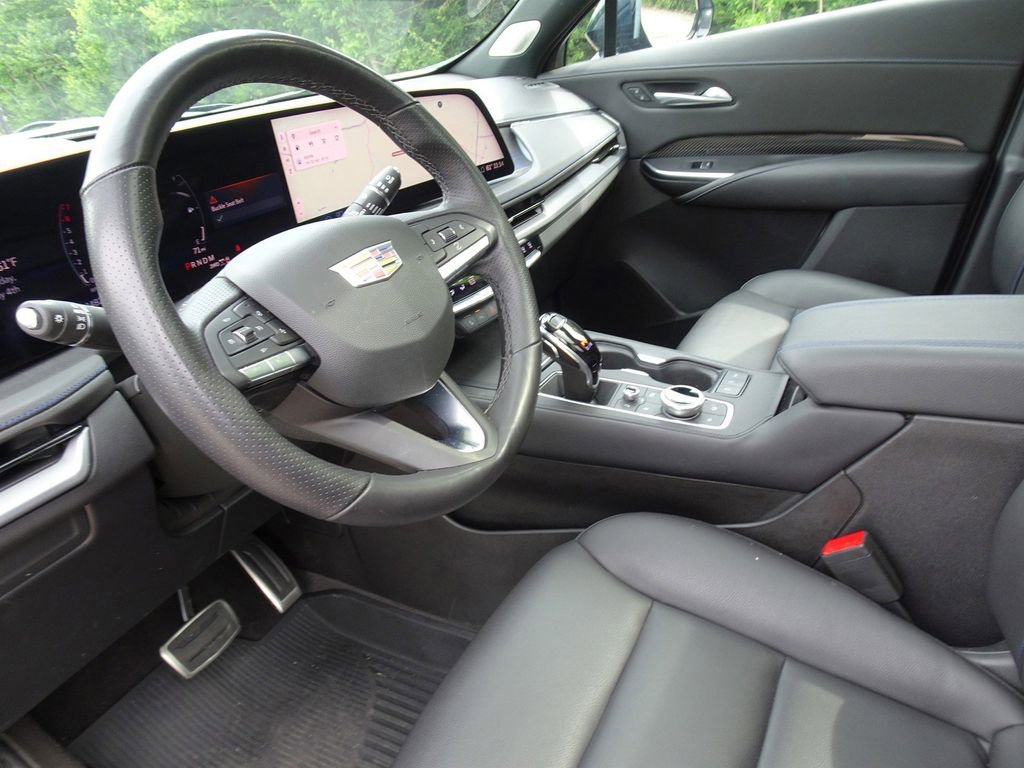 Used 2025 Cadillac XT4 Sport w/ Technology Package AWD/4WD image 11
